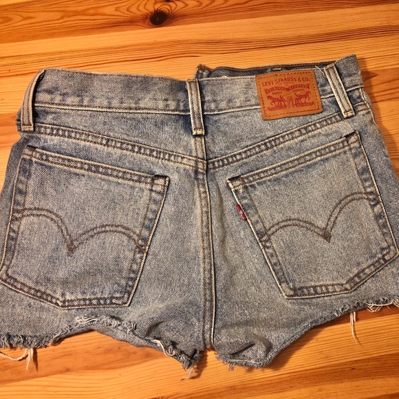 Levi cutoff shorts 501 - Picture 1 of 4